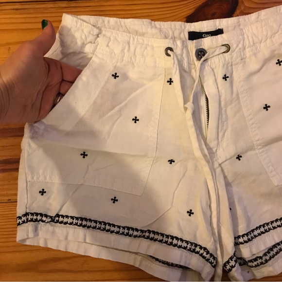 Gap White Navy Cotton Embroidered Shorts, EUC, 2 - Picture 3 of 9